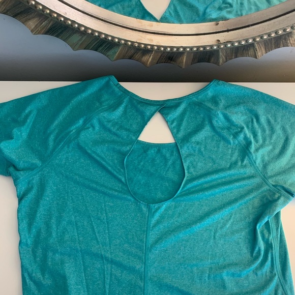 Reebok Cut-Out Dry Fit T-shirt - Picture 1 of 4
